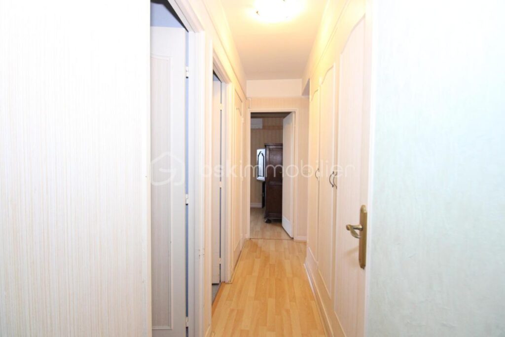 POISSY CENTRE Appartement avec vidéo de 4 pièces de 81 m2 – 4 pièces – 3 chambres – 81 m²