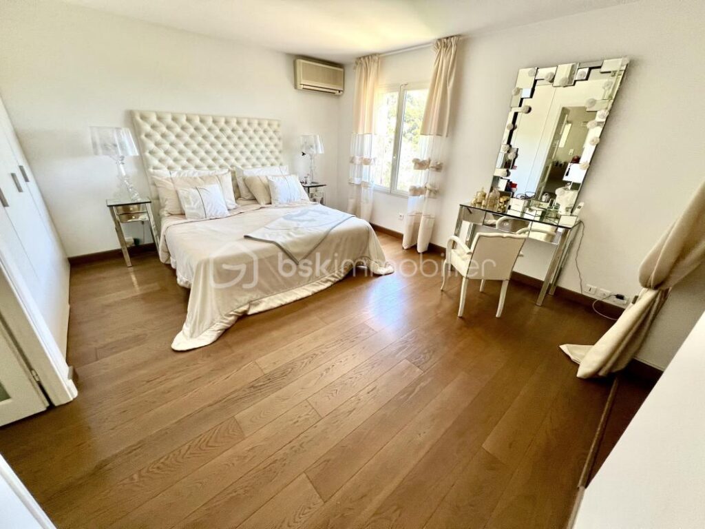 Nice (Saint Pancrace) – Villa d’architecte – Vue mer – Piscine – 6 pièces – 3 chambres – 181 m²