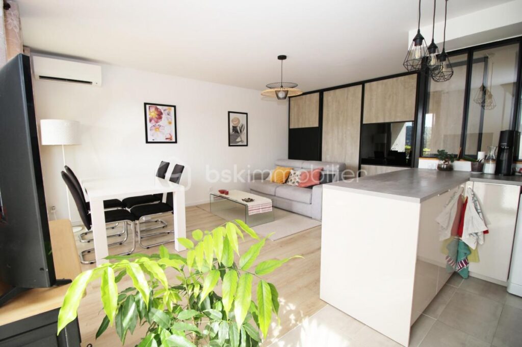 APPARTEMENT COUP DE COEUR NICE OUEST AVEC TERRASSE ET GARAGE – 2 pièces – 1 chambre – 48 m²
