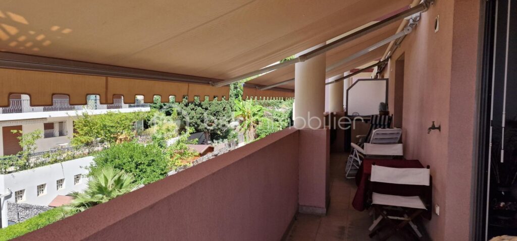 MENTON Bel appartement 2 pièces à 1mn des plages de Menton avec une vue mer – 2 pièces – 1 chambre – 51 m²
