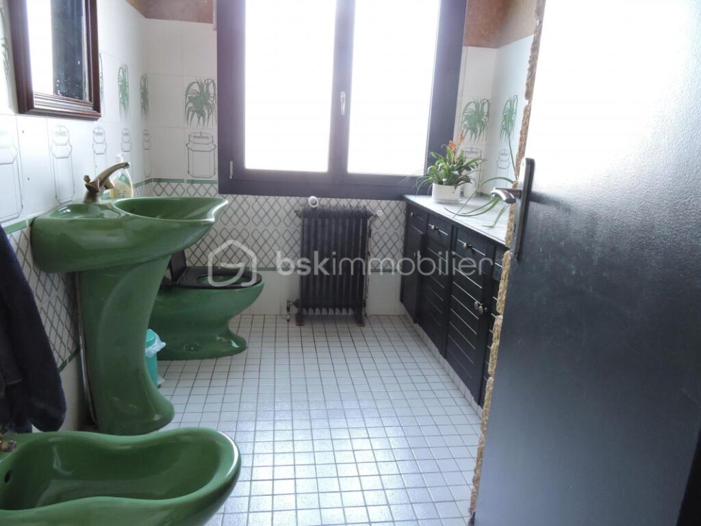 A SAISIR- MAGNIFIQUE VILLA DE PLAIN PIED AVEC PISCINE 7 PIECES -201m² TERRAIN CONSTRUCTIBLE SUR 3380 m² – 7 pièces – 6 chambres – 201 m²