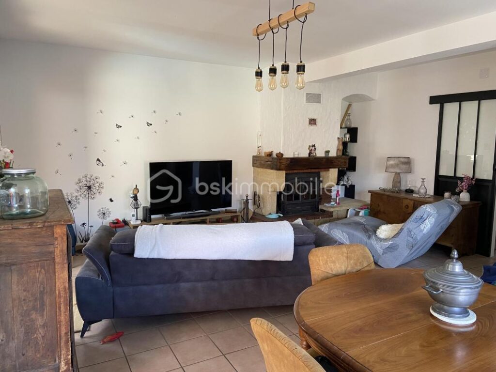 Maison avec piscine à vendre : Profitez de l&rsquo;évasion en ville ! – 5 pièces – 4 chambres – 140 m²