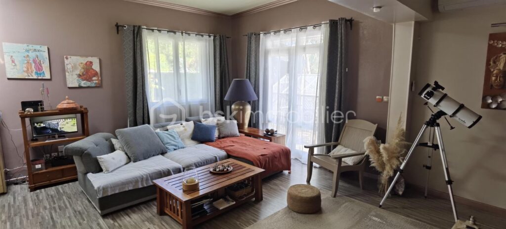 A VENDRE – VILLA – SAINT DENIS – LE BRULE – 8 pièces – 4 chambres – 267 m²