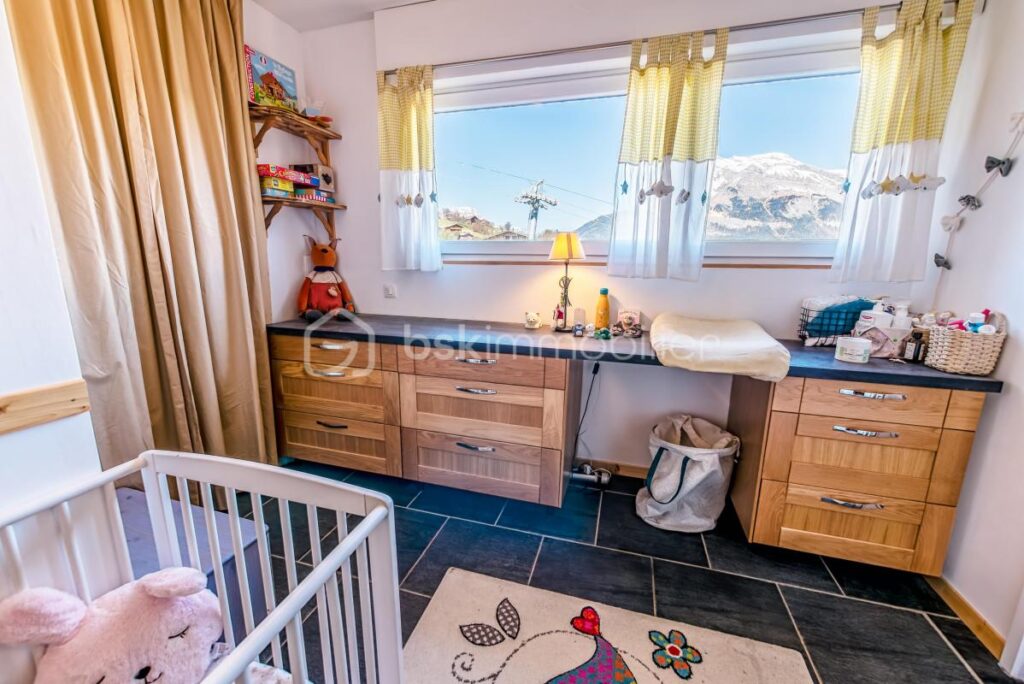 74170 – SAINT GERVAIS LES BAINS – APPARTEMENT 82M2 – 2 CHAMBRES – PROCHE CENTRE ET TÉLÉCABINES – TRAVERSANT, LUMINEUX, CALME – 3 pièces – 2 chambres – 81 m²