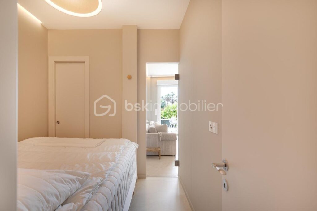 À VENDRE – F2 CANNES CROISETTE – RÉSIDENCE PRESTIGIEUSE « PALAIS DES DUNES » – 2 pièces – 1 chambre – 50 m²