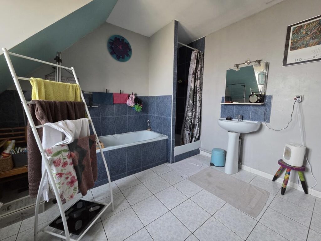 PAVILLON IND 112M² HAB SUR 1260M², SOUS SOL, HAB PLAIN PIED – 6 pièces – 4 chambres – 112 m²