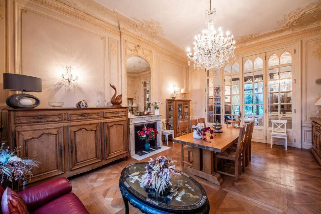 Manoir – 21 pièces – 8 chambres – 696 m²
