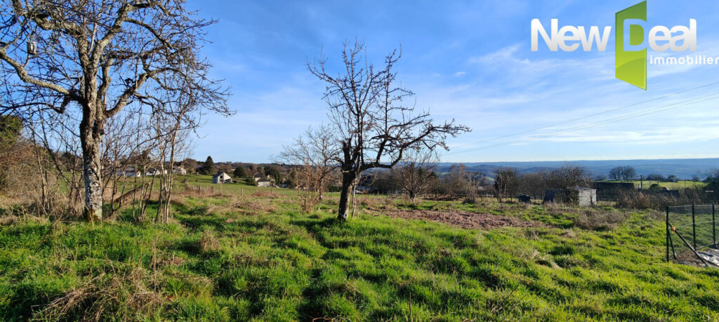 Très beau terrain de plus de 2000 m² sur les hauteurs de DONZENAC – NR pièces – NR chambres – 2279 m²
