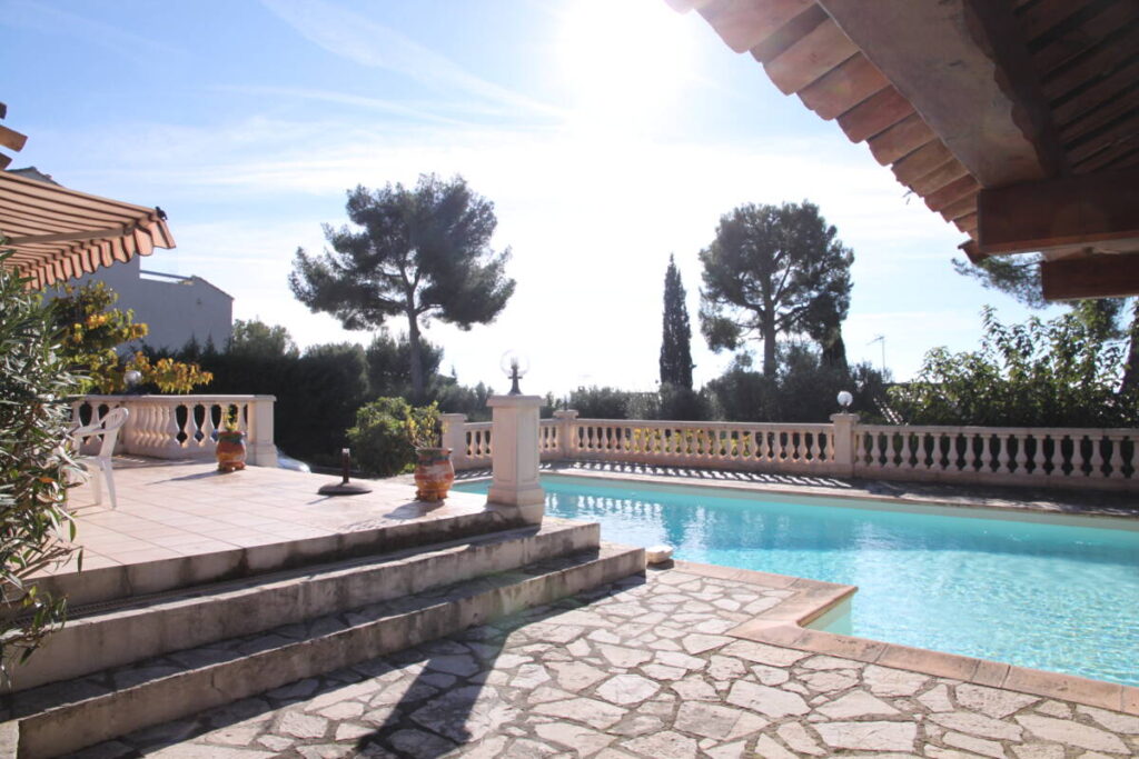 VUE MER, Jolie villa 85 m2 T4 avec piscine, sur une parcelle de 1200 m2 à La Ciotat – 4 pièces – 2 chambres – 84 m²