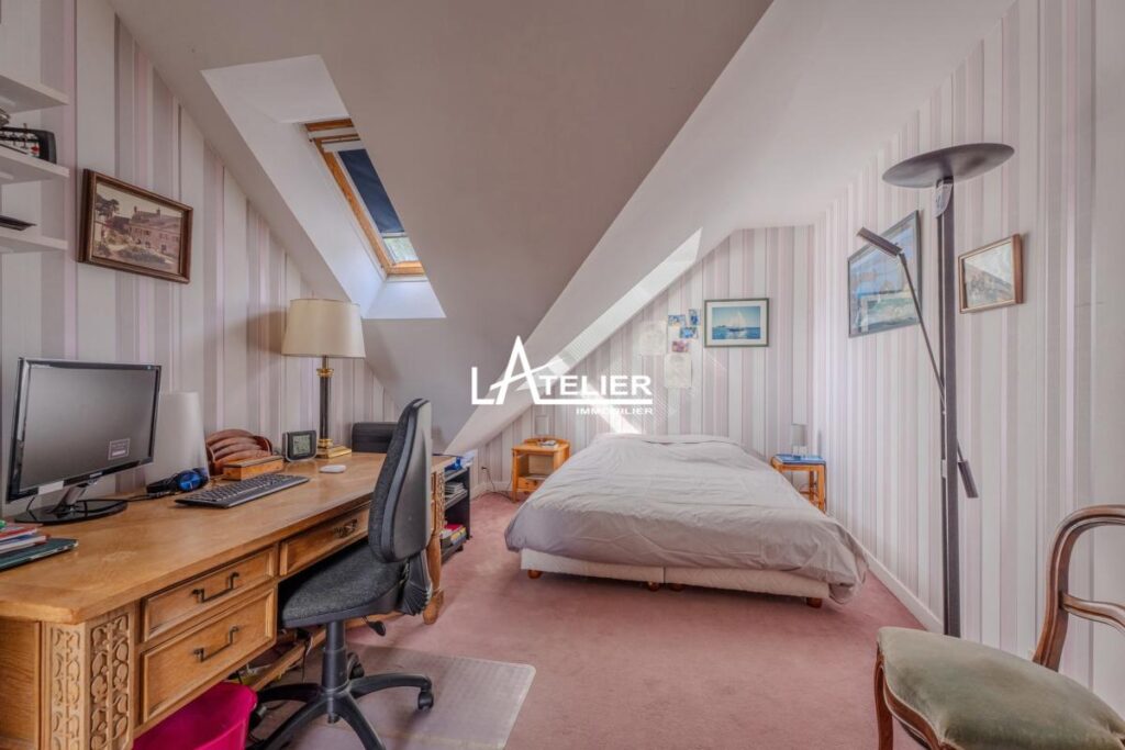 Sautron centre 70m2 pièce de vie, 6ch, vue dégagée sur Cens – 11 pièces – 6 chambres – 230 m²