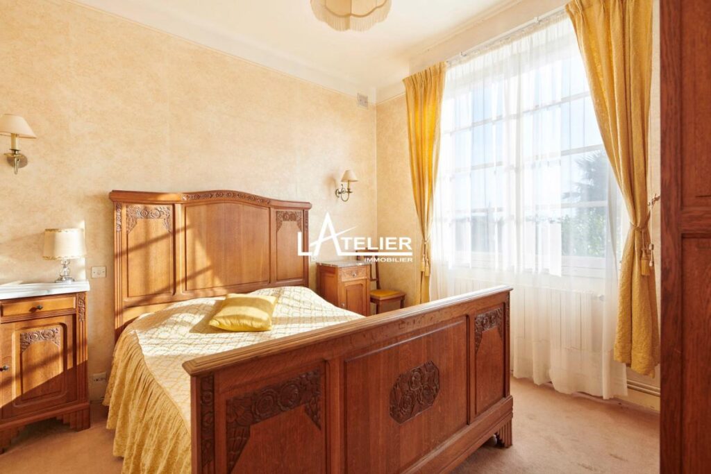 PORNIC Emplacement de choix, volume et potentiel à exploiter – 6 pièces – 4 chambres – 125 m²