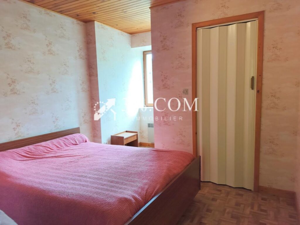 Propriété en pierre de 195m2 habitables et toutes ses dépend – 8 pièces – 5 chambres – 195 m²