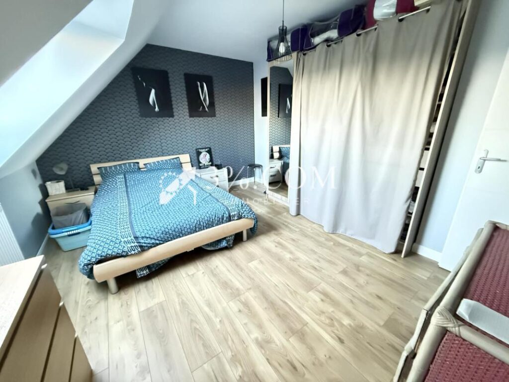 MAISON INDIVIDUELLE RCENTE 4 CH 102 M2 GRAND GARAGE ET JARDI – 5 pièces – 4 chambres – 102 m²