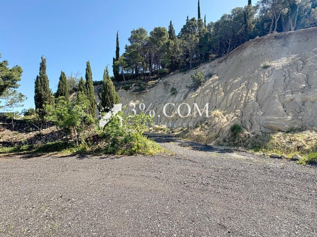 Charmante Maison de 178 m2 +Local professionnel de 150 m2 d – 8 pièces – 4 chambres – 178 m²