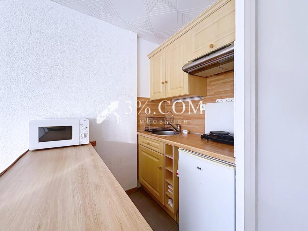 Studio de 24.85 m2 avec loggia, cellier & parking à Gruissan – 1 pièce – NR chambres – 24 m²