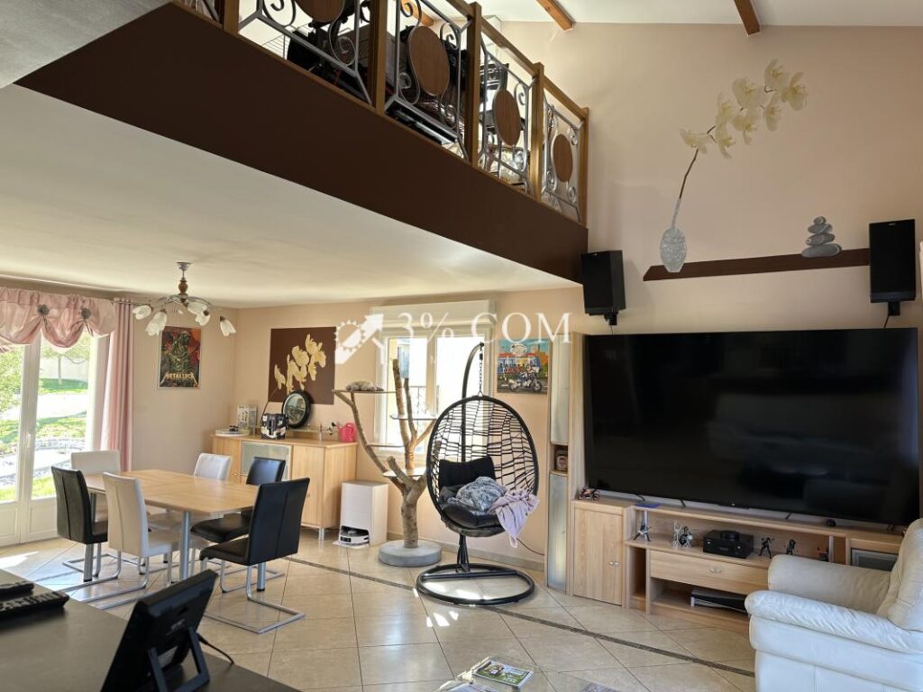 Maison individuelle 7 pièces dont 4 chambres 164 m2 TOUL – 7 pièces – 4 chambres – 164 m²