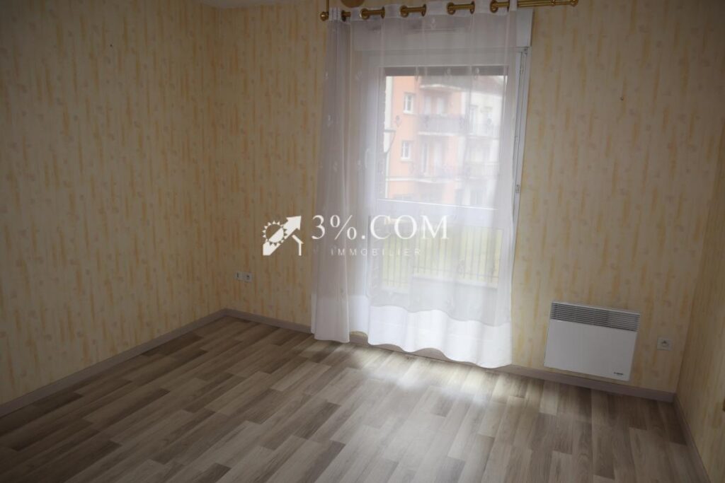 Grand appartement type 4 avec ascenseur! – 4 pièces – 3 chambres – 105 m²