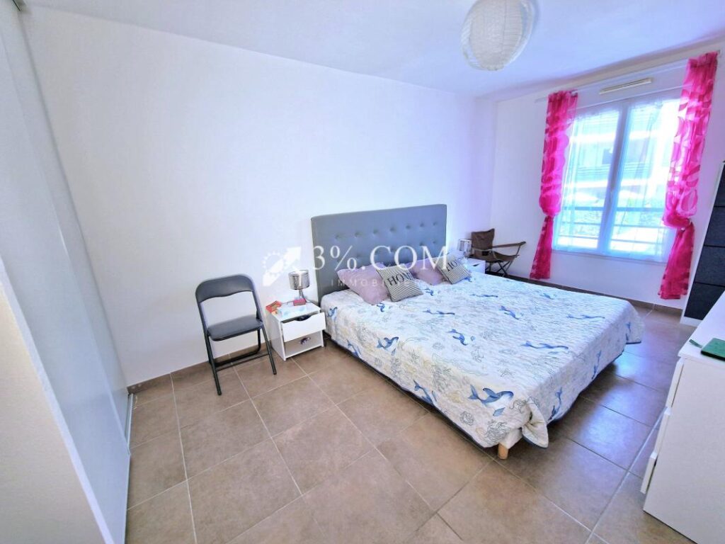 Appartement récent avec piscine et deux parkings – 3 pièces – 2 chambres – 61 m²