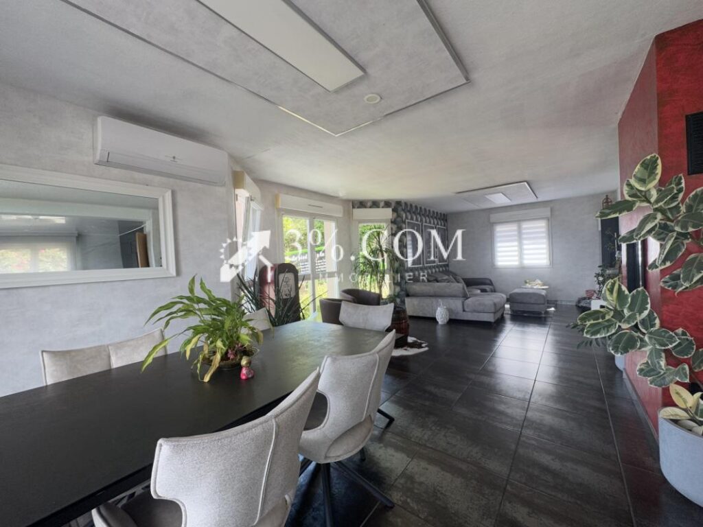 3%COM Belle maison avec vue panoramique – terrasse- piscine – 5 pièces – 3 chambres – 125 m²