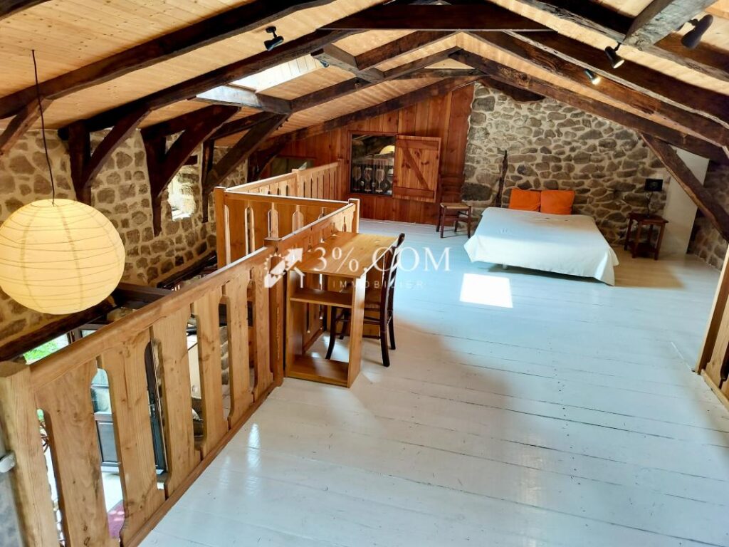 Mas de caractère en pierre de pays de 266m2 – idéal gîte – 11 pièces – 6 chambres – 266 m²