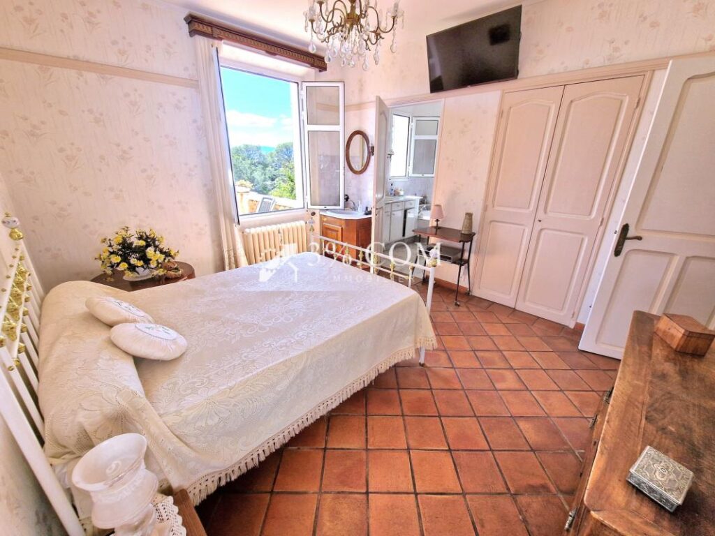 Villa Belle Epoque à Valescure – 6 pièces – 4 chambres – 160 m²