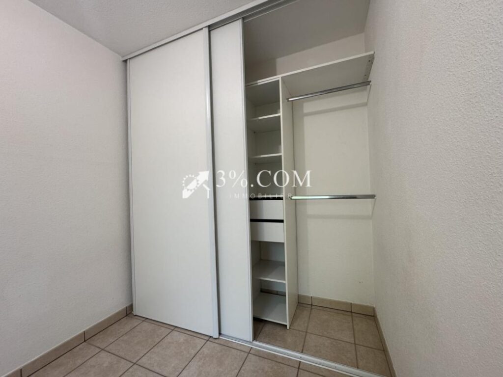 3%.COM Appartement F2 avec terrasse et parking – 2 pièces – 1 chambre – 33 m²