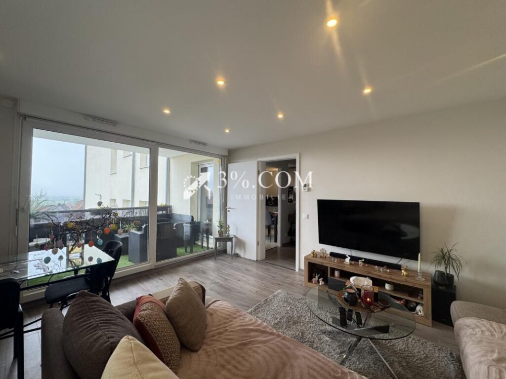 3%COM beau F3 avec terrasse et 2 places de parking- cave – 3 pièces – 2 chambres – 73 m²