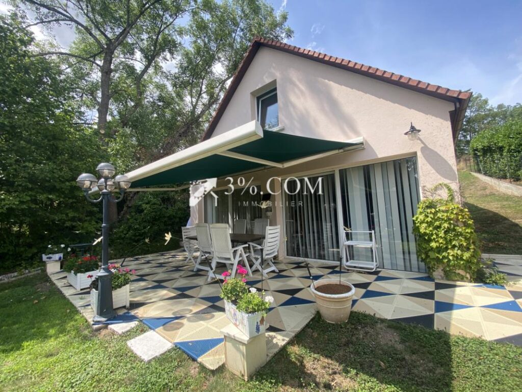 3%COM Belle propriété avec piscine intérieure sur 16 ares – 8 pièces – 5 chambres – 225 m²