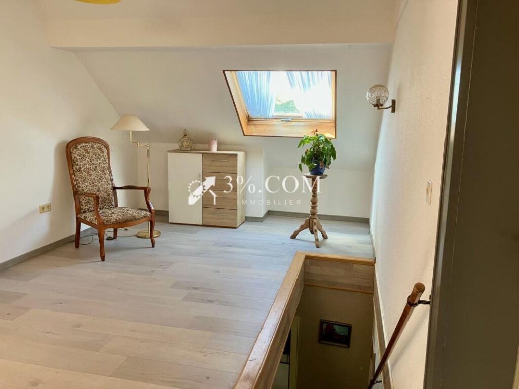 Maison avec grand terrain et dépendances – 7 pièces – 4 chambres – 142 m²