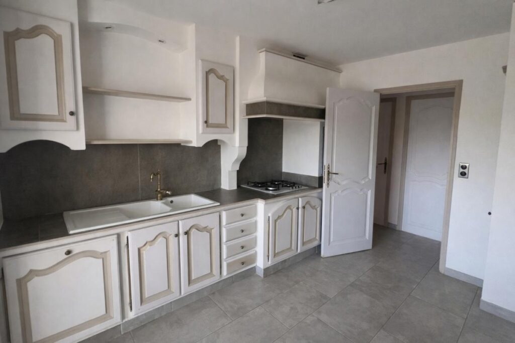 Ensemble immobilier Flassans 300 m2 – 11 pièces – 5 chambres – 330 m²