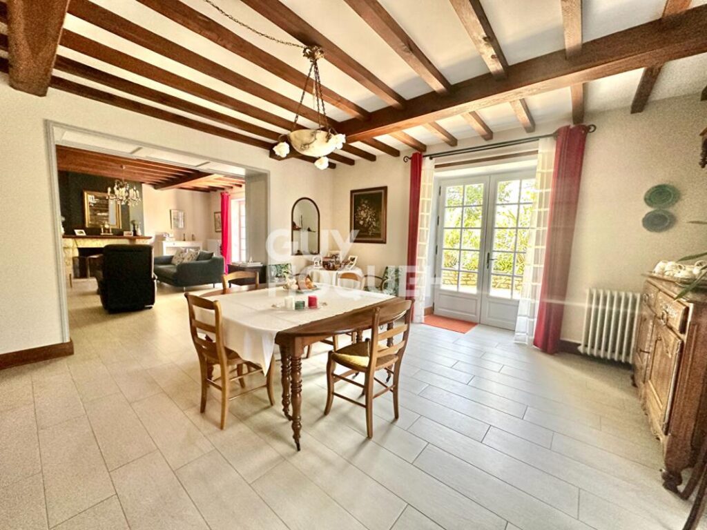Maison à Foussais-Payré – 5 pièces – 6 chambres – 221 m²