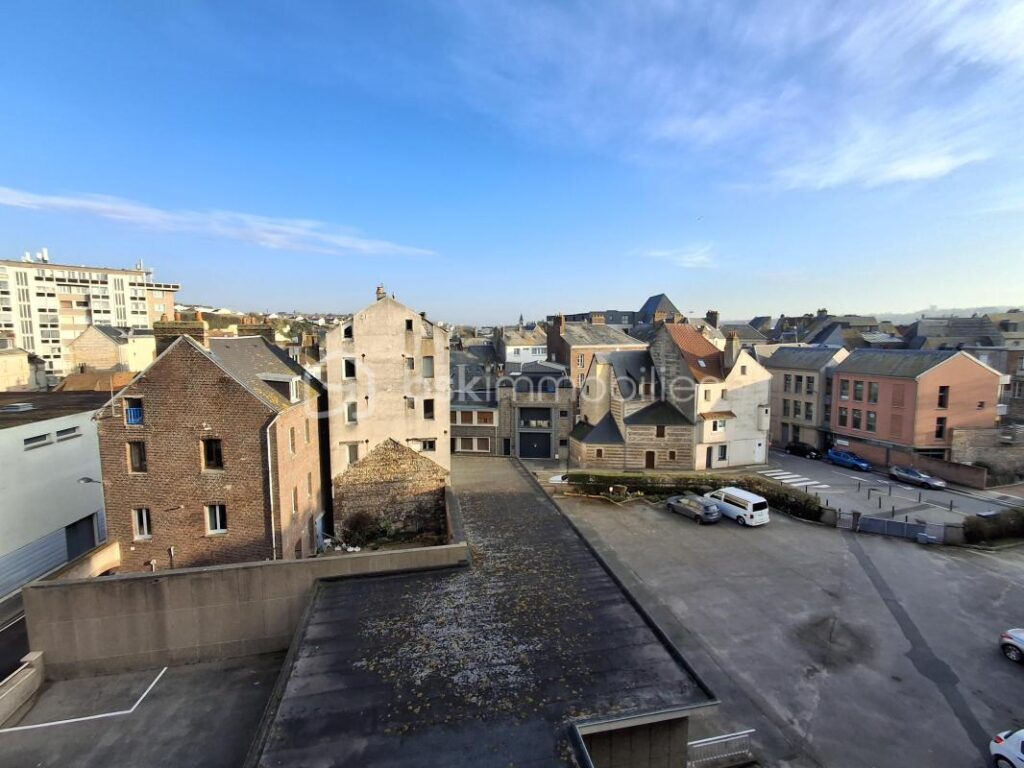 ***APPARTEMENT TRES BON ETAT FACE A LA MER AVEC BALCON DE TYPE F3 80M2 PARKING POSSIBLE DANS LA RESIDENCE*** – 4 pièces – 2 chambres – 78 m²