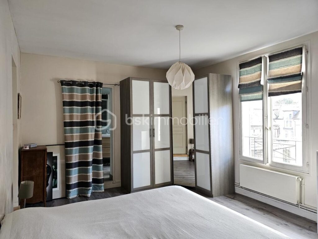 Maison de ville contemporaine avec terrasse et rooftop – 6 pièces – 3 chambres – 149 m²