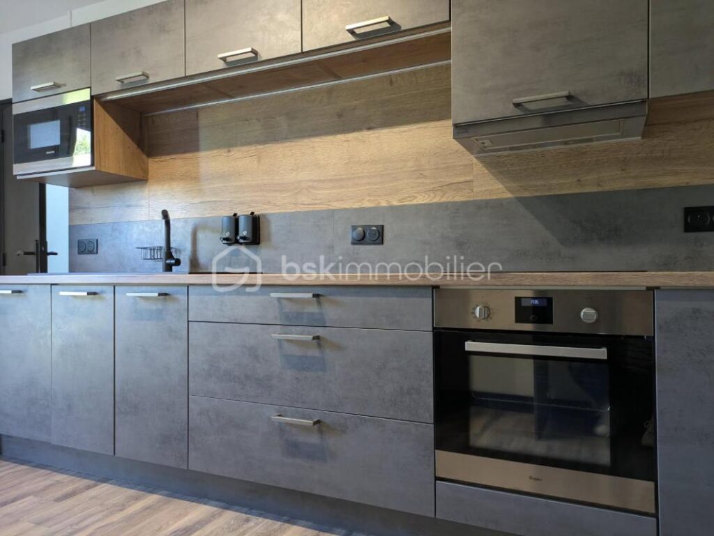Appartement de type T4 transformé en T3 de 95 m2- Résidence sécurisée avec parc – 3 pièces – 2 chambres – 95 m²