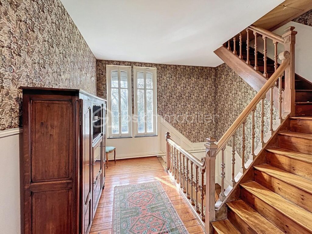 MAISON DE CARACTERE AVEC DEPENDANCE ET PARC ARBORE – 10 pièces – 6 chambres – 335 m²