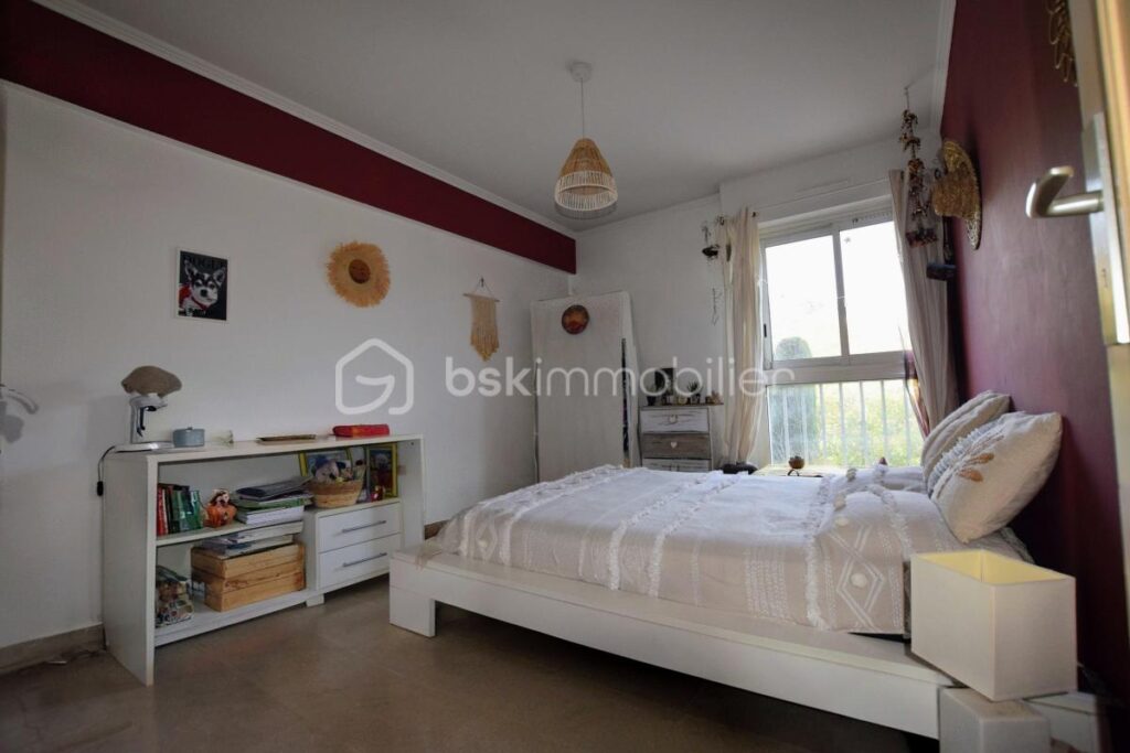 T3 71 m2 ,TERRASSE, GARAGE FERMÉ, CAVE, CENTRE VILLE – 3 pièces – 2 chambres – 71 m²