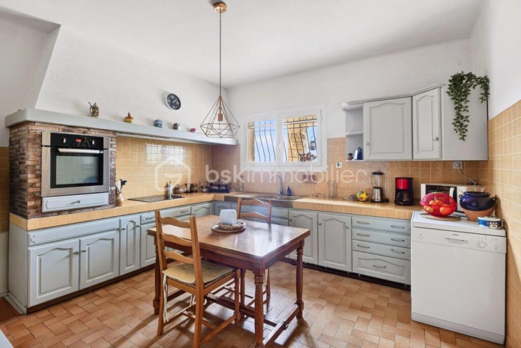 Maison familiale T5 avec piscine et vue sur l’Étang – Saint-Chamas – 5 pièces – 4 chambres – 130 m²