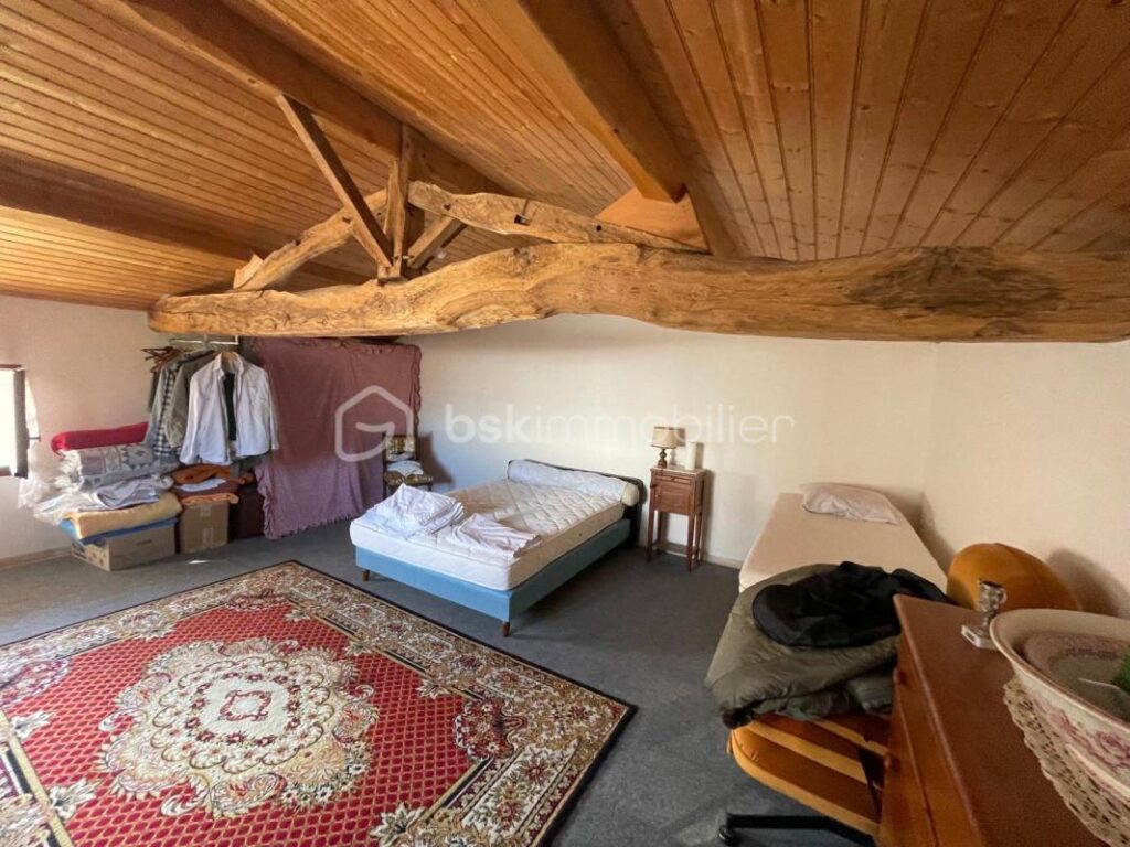 Maison en pierre de charme – 2 ch – Dépendances – 7 000 m² – 3 min de Cozes – 4 pièces – 2 chambres – 106 m²