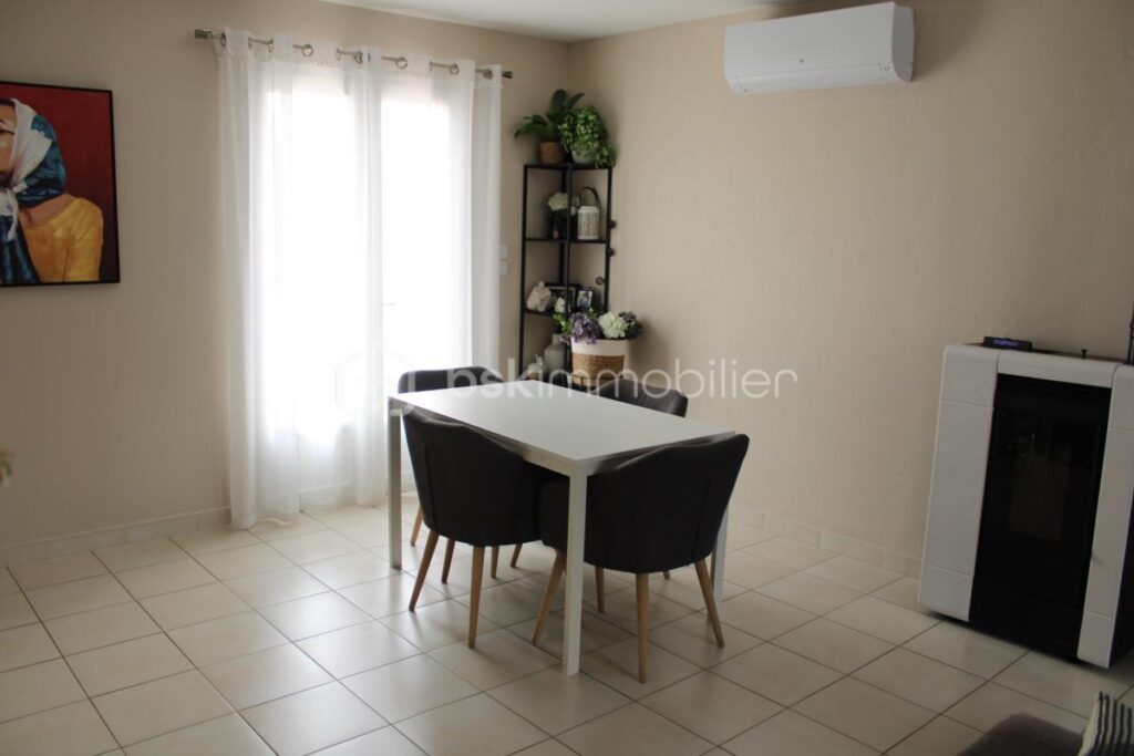 Belle maison de 87 m² avec piscine et jardin arboré – 4 pièces – 3 chambres – 84 m²