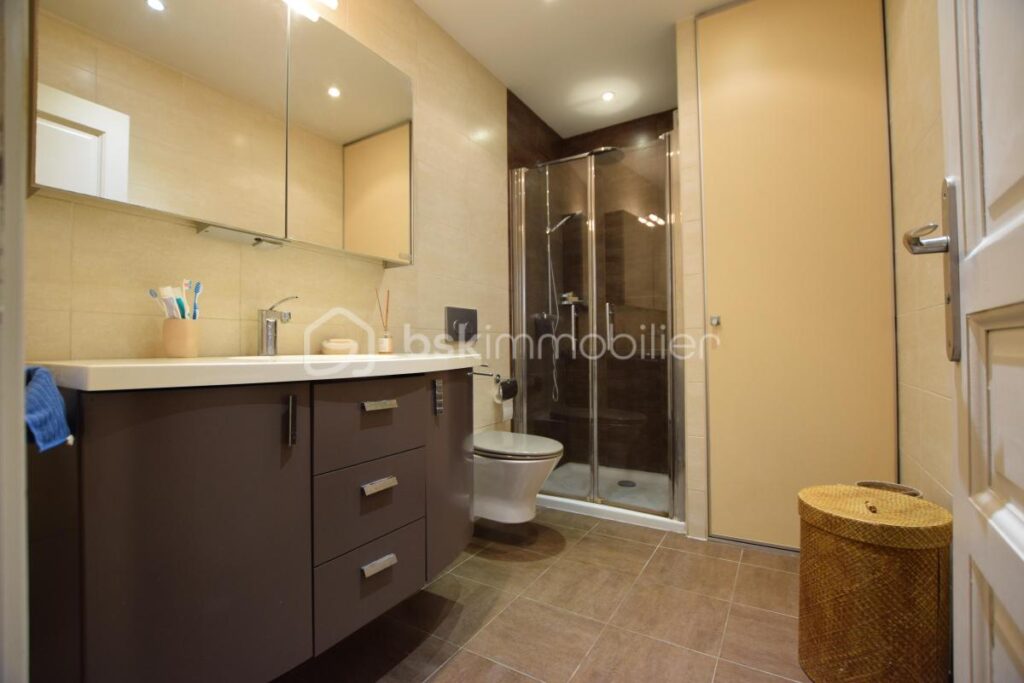 T2 DE45 M2 EN REZ DE JARDIN, TERRASSE, ET PLACES DE PARKING – 2 pièces – 1 chambre – 45 m²