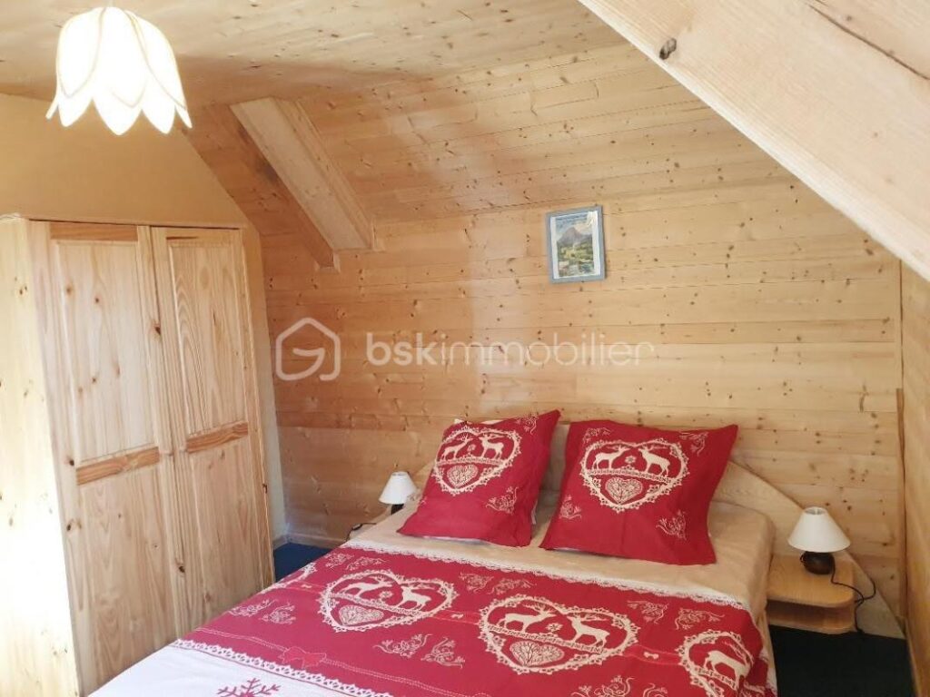 Grande maison rénovée avec activité touristique: gîte classé 3 étoiles et chambres d’hôtes – Fort potentiel à Besse-et-Saint-Anastaise – 12 pièces – 8 chambres – 435 m²