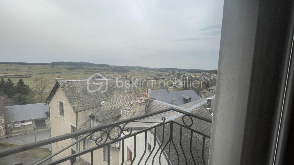 Maison de ville rénovée – 5 pièces – 4 chambres – 89 m²