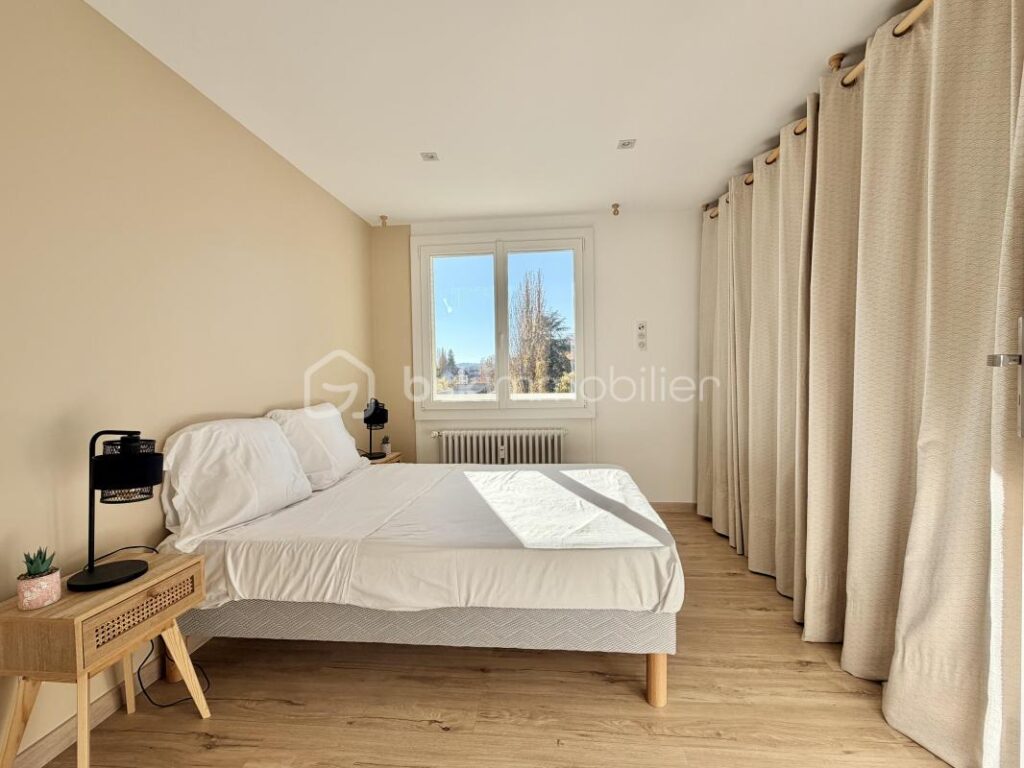 T3 traversant Annecy avec vue sur le Veyrier et le Semnoz – 3 pièces – 2 chambres – 61 m²