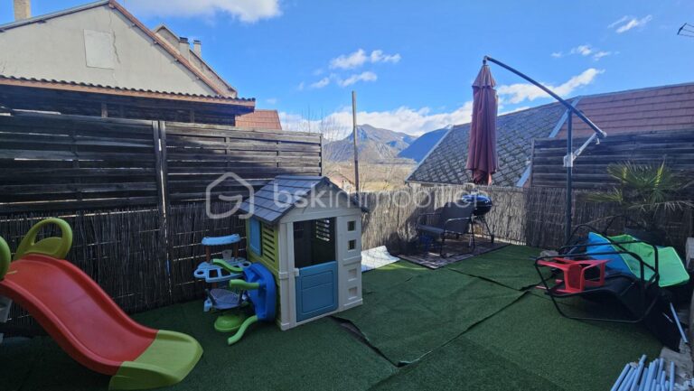 Maison 154 m² habitable + studio en sous sol ( à rénover entièrement ) – 6 pièces – 4 chambres – 154 m²