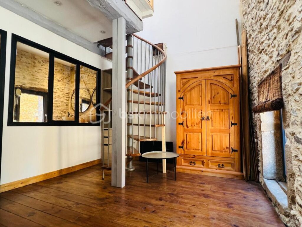 MAISON T3 AVEC TERRASSE – CHARME DES PIERRES DOREES ET DU BOIS – 3 pièces – 2 chambres – 93 m²