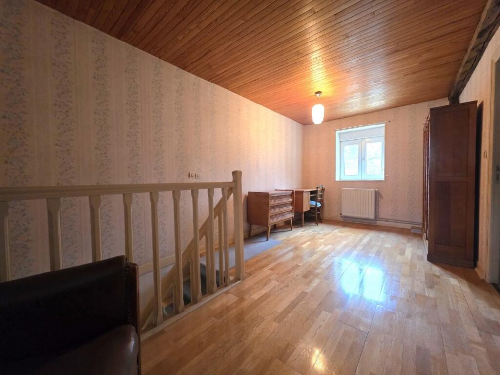 Maison mitoyenne 124m² avec véranda et jardin clos – 6 pièces – 2 chambres – 125 m²