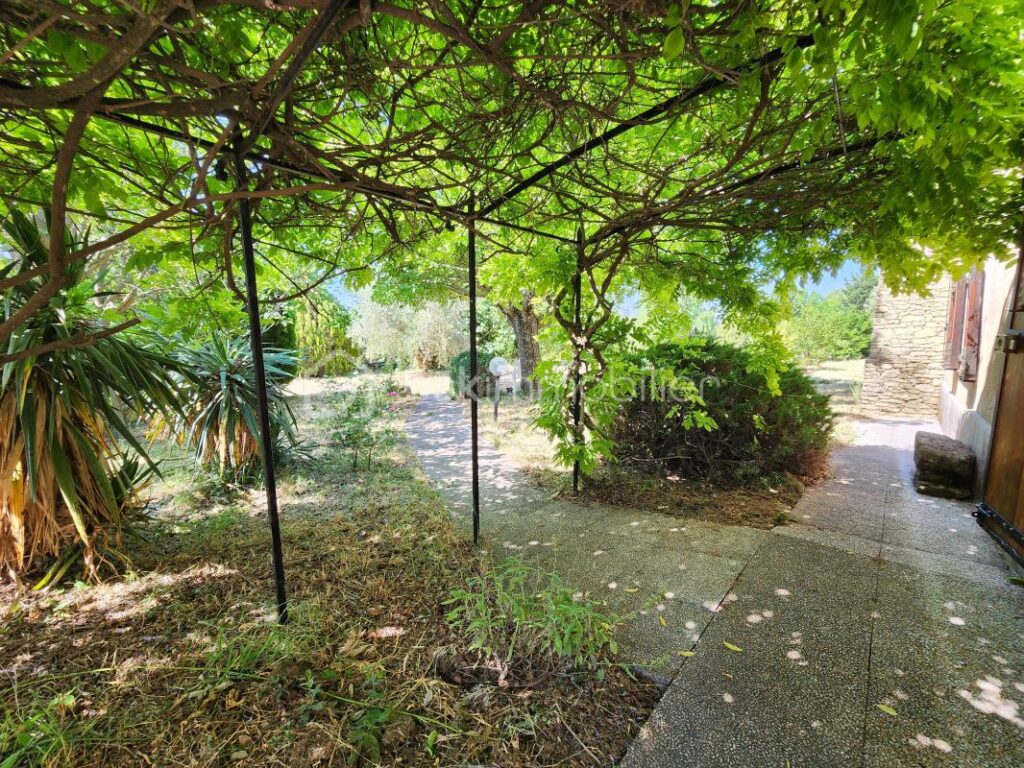 Mas Authentique au Cœur du Luberon sur plus de 2,7 hectares – 5 pièces – 3 chambres – 180 m²