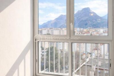 appartement T3 à rénover dans résidence quartier eaux claires – 4 pièces – 3 chambres – 83 m²