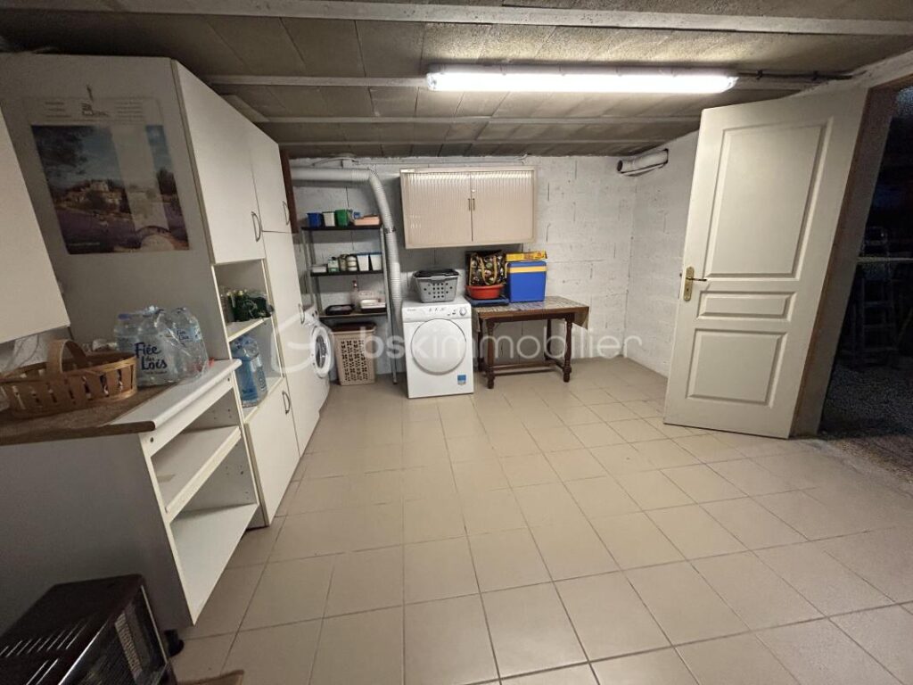 BELLE MAISON SUR SOUS SOL SEMI ENTERRE – BONNES PRESTATIONS – 4/5 CHAMBRES- – 6 pièces – 4 chambres – 134 m²