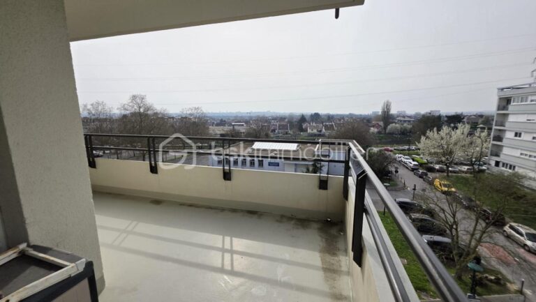 Appartement lumineux au cœur de la ville avec parking privé – 3 pièces – 2 chambres – 64 m²